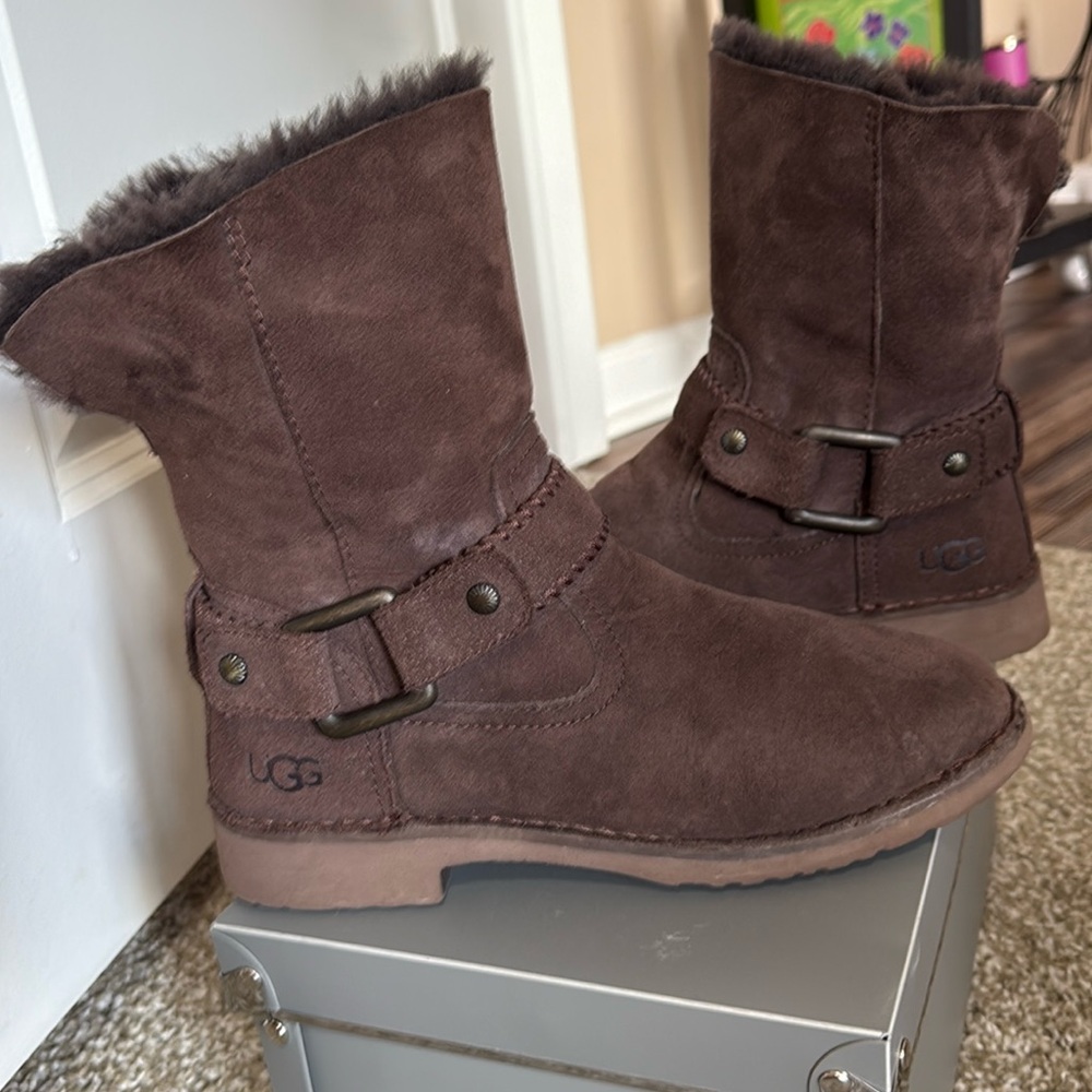 EUC UGG Chocolate Shearling Boots
